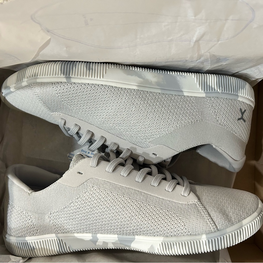 Flux Gray Sneakers with Patterned Sole